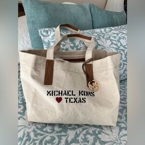 🤍Sept 3 day sale-NWT. MICHAEL KORS CITY TOTE. TEXAS. XL. NATURAL/BROWN LEATHER